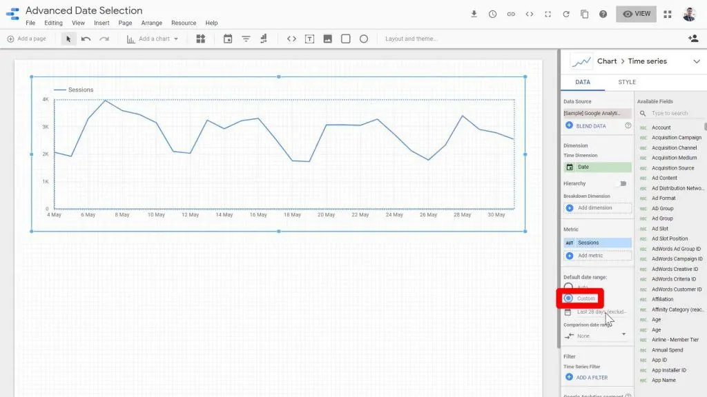 The Custom default range being highlighted in Looker Studio